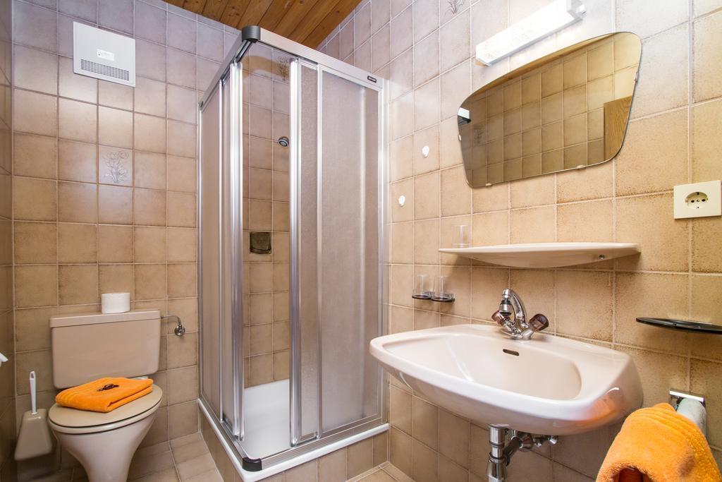 Haus Helga Hotel Ункен Екстериор снимка